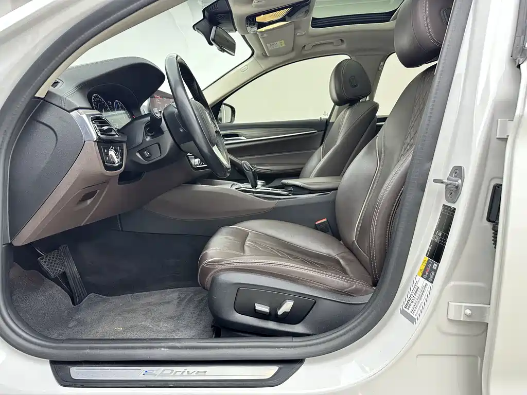 BMW 5 Series New Energy 2019 — фото 15