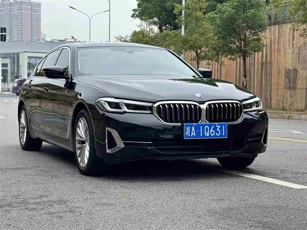BMW 5 Series 2022 — фото 1