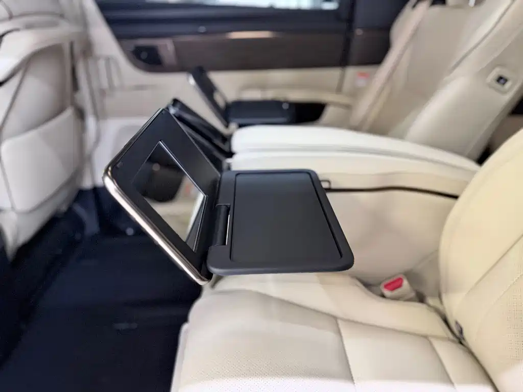 Toyota Alphard — фото 9