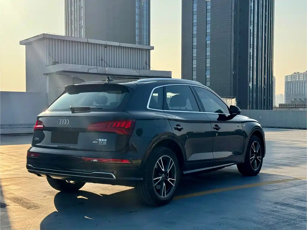 Audi Q5L 2020 — фото 6