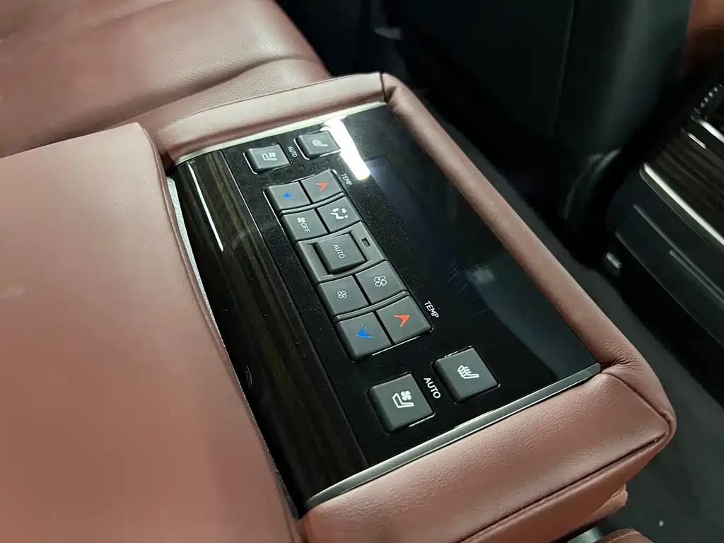 Lexus LX 2022 — фото 15