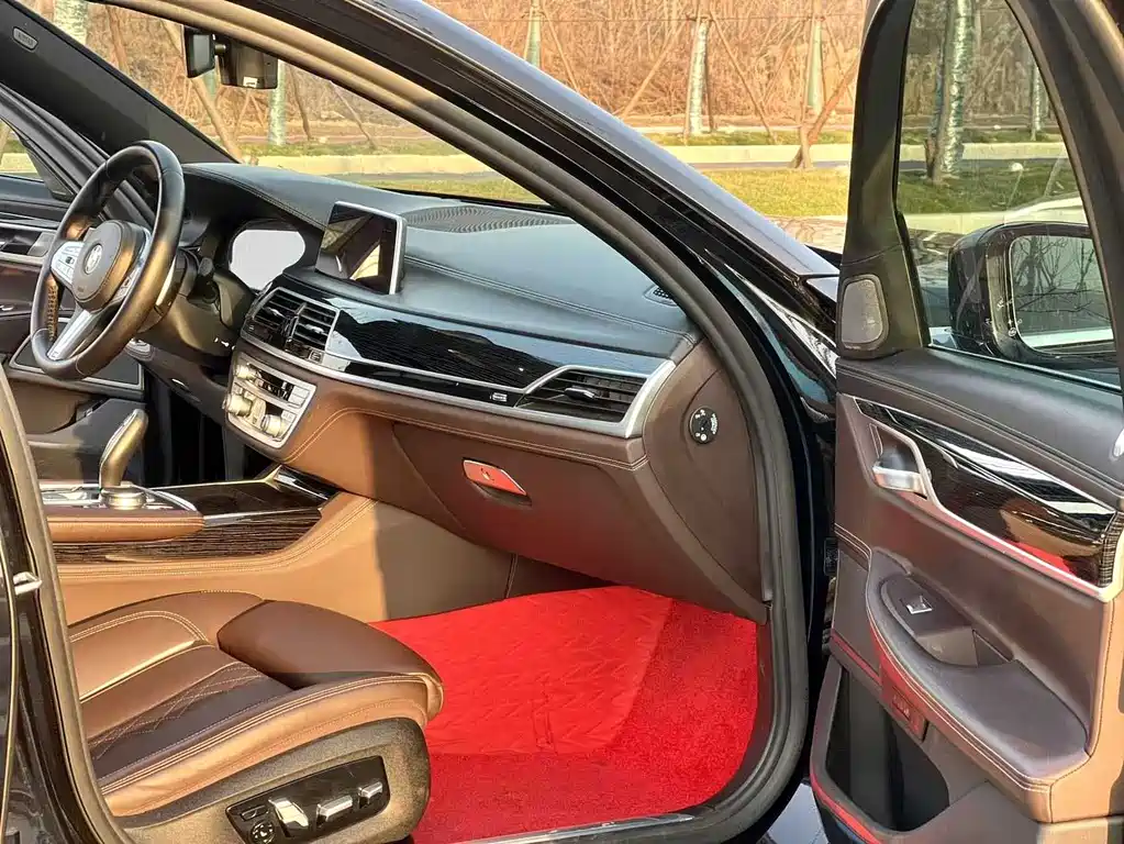 BMW 7 Series 2021 — фото 11