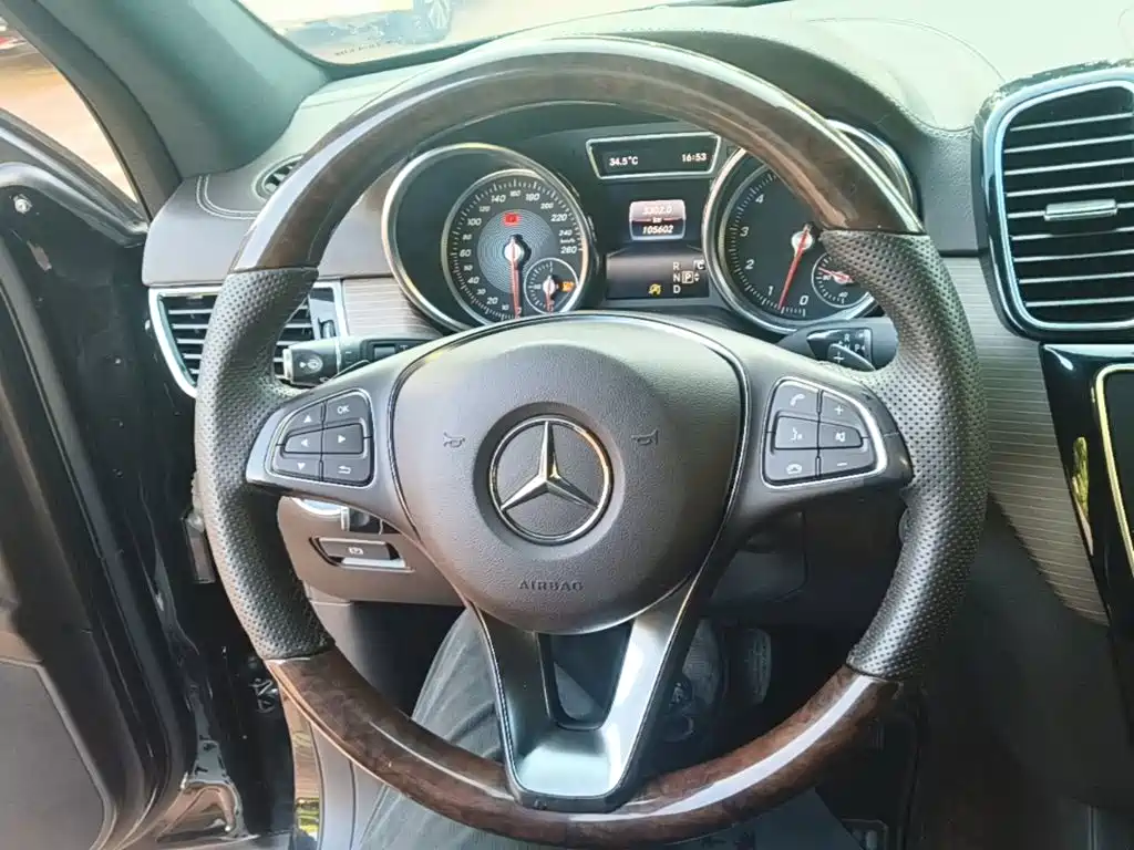 Mercedes-Benz GLE 2018 — фото 11