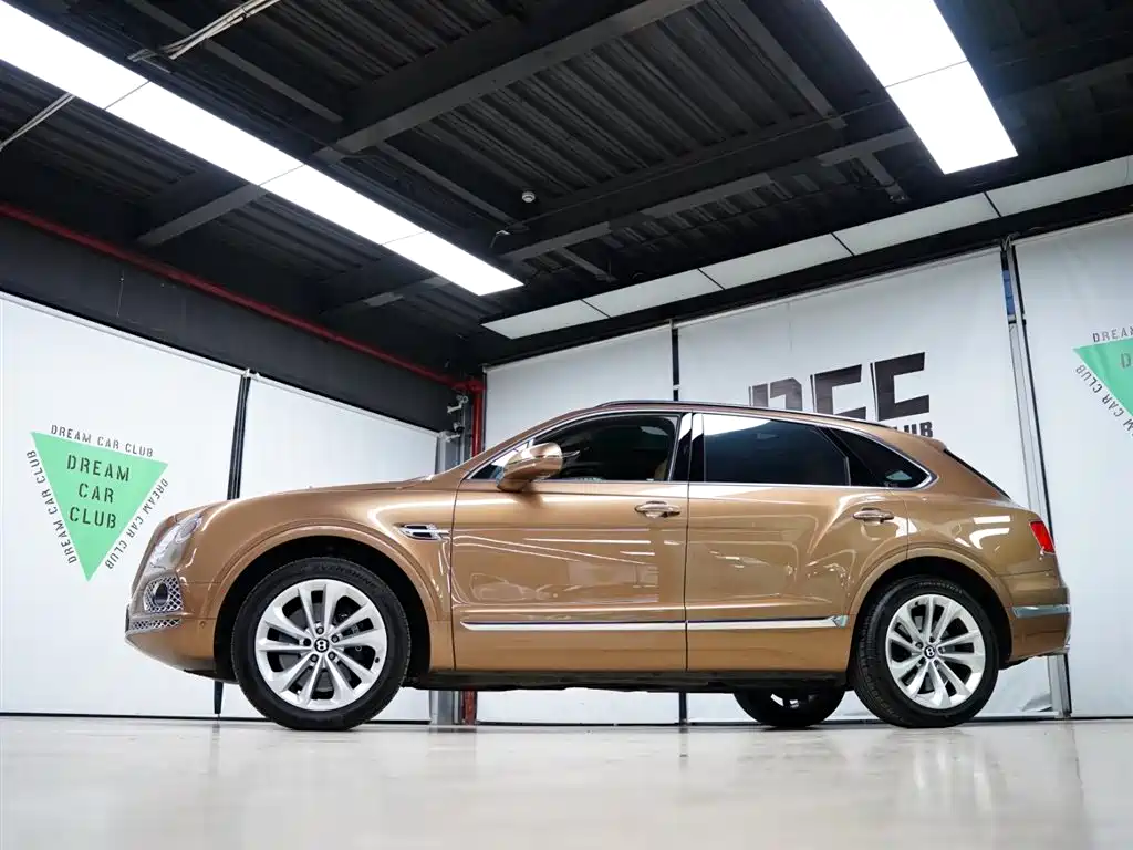 Bentley Bentayga 2017 — фото 20