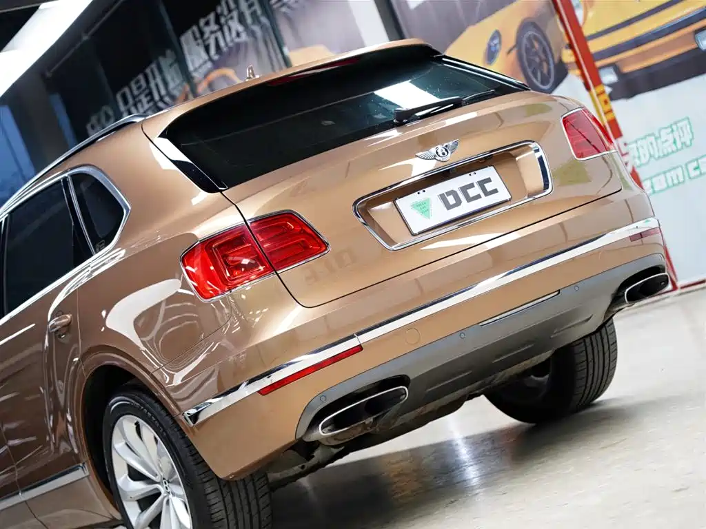 Bentley Bentayga 2017 — фото 12