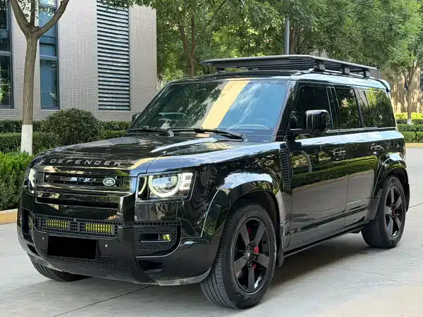 Land Rover Defender 2024