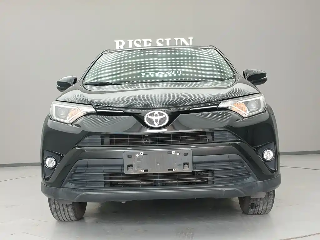 Toyota RAV4 2017 — фото 2