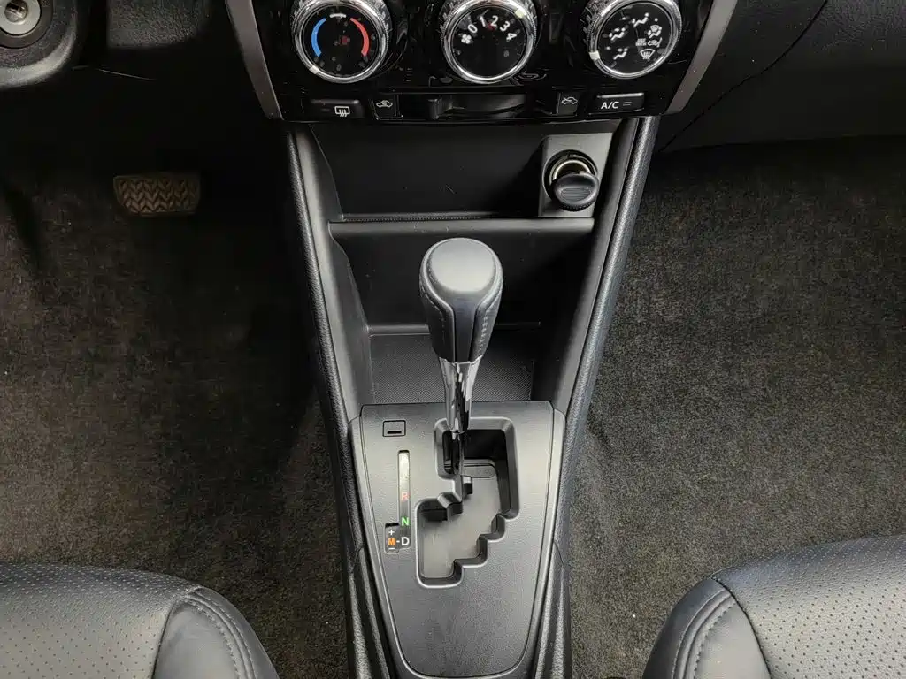 Toyota Yaris L 2022 — фото 13
