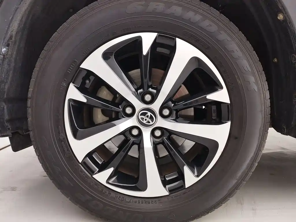 Toyota RAV4 2017 — фото 12