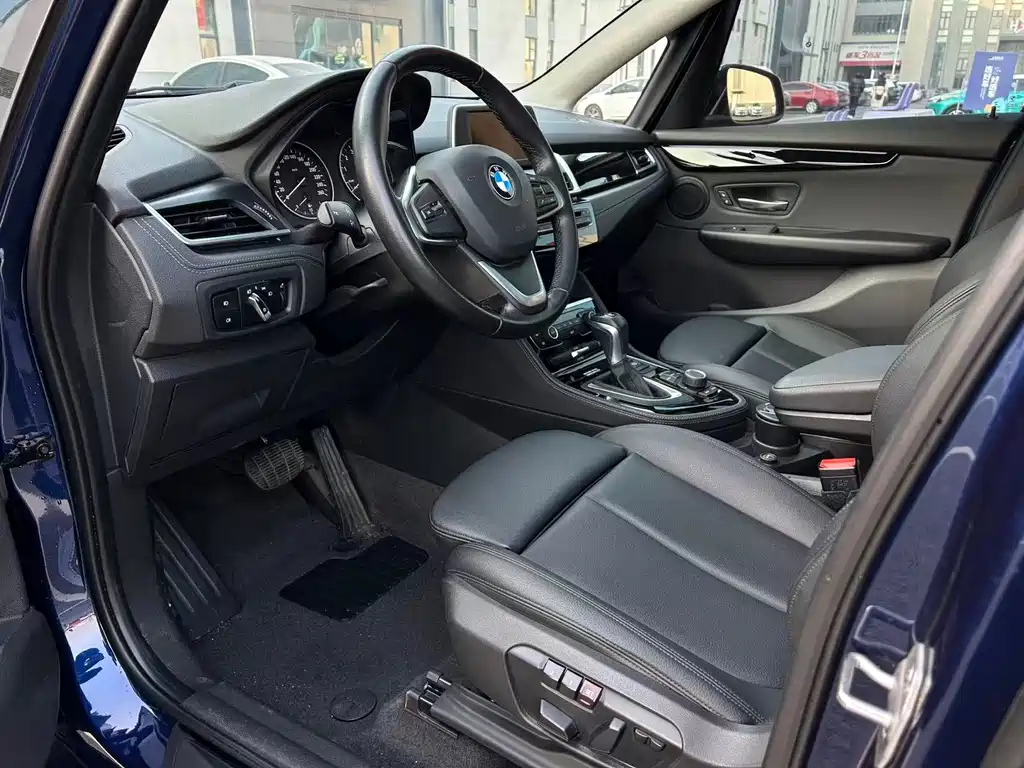 BMW 2 Series Active Tourer 2017 — фото 11