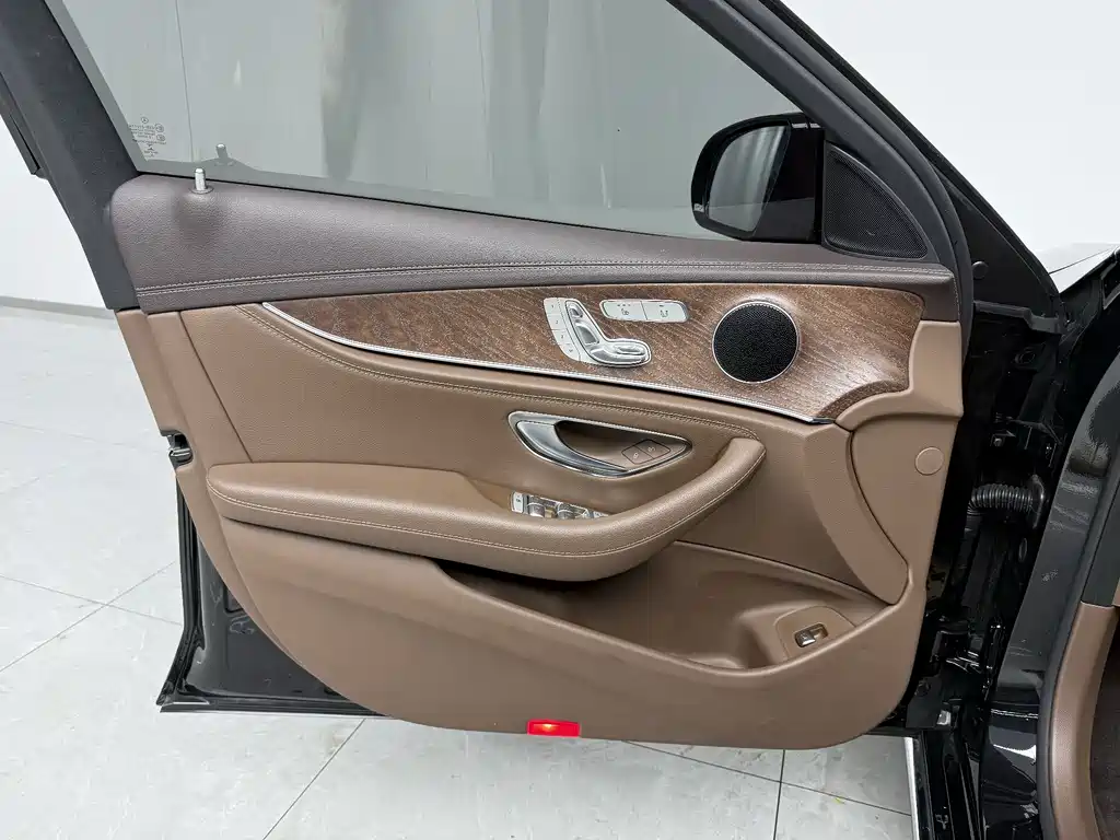 Mercedes-Benz E-Class 2023 — фото 6