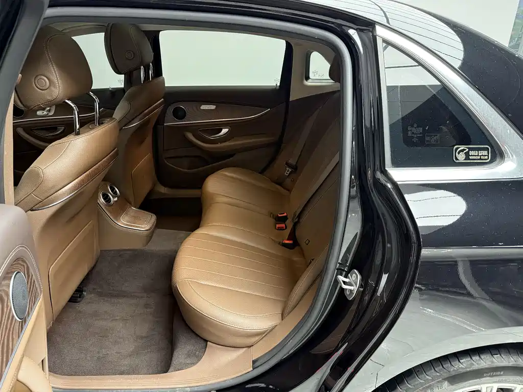 Mercedes-Benz E-Class 2023 — фото 13