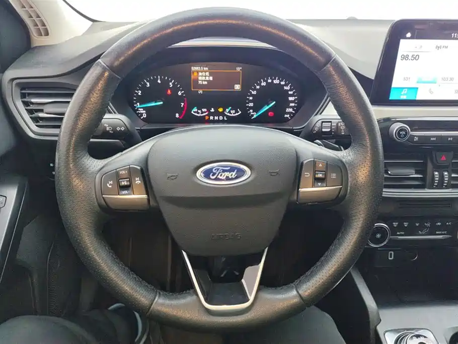 Ford Focus 2020 — фото 15