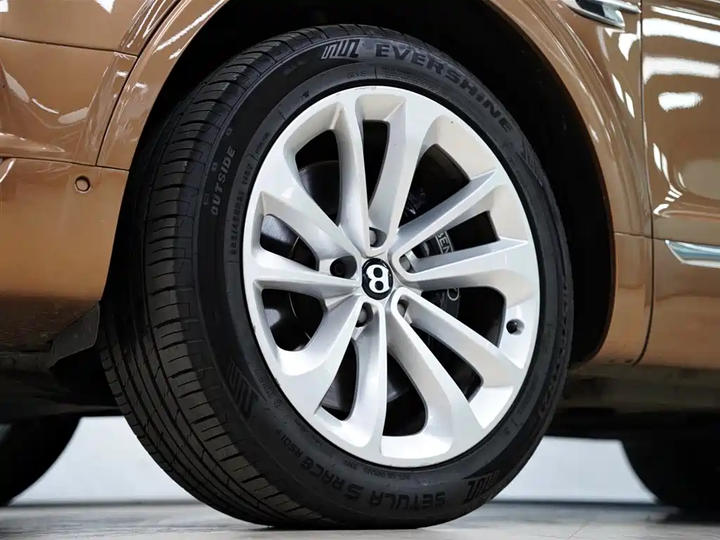 Bentley Bentayga 2017 — фото 19