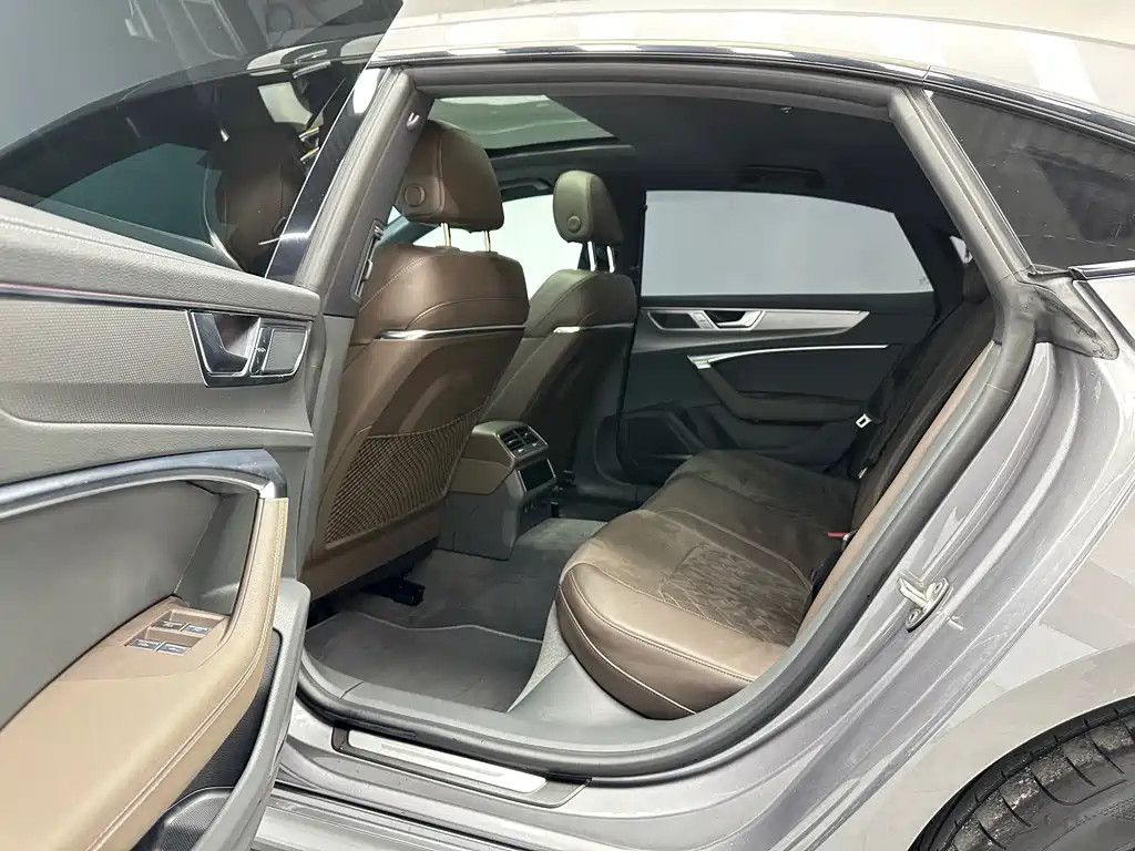 Audi A7L 2023 — фото 13