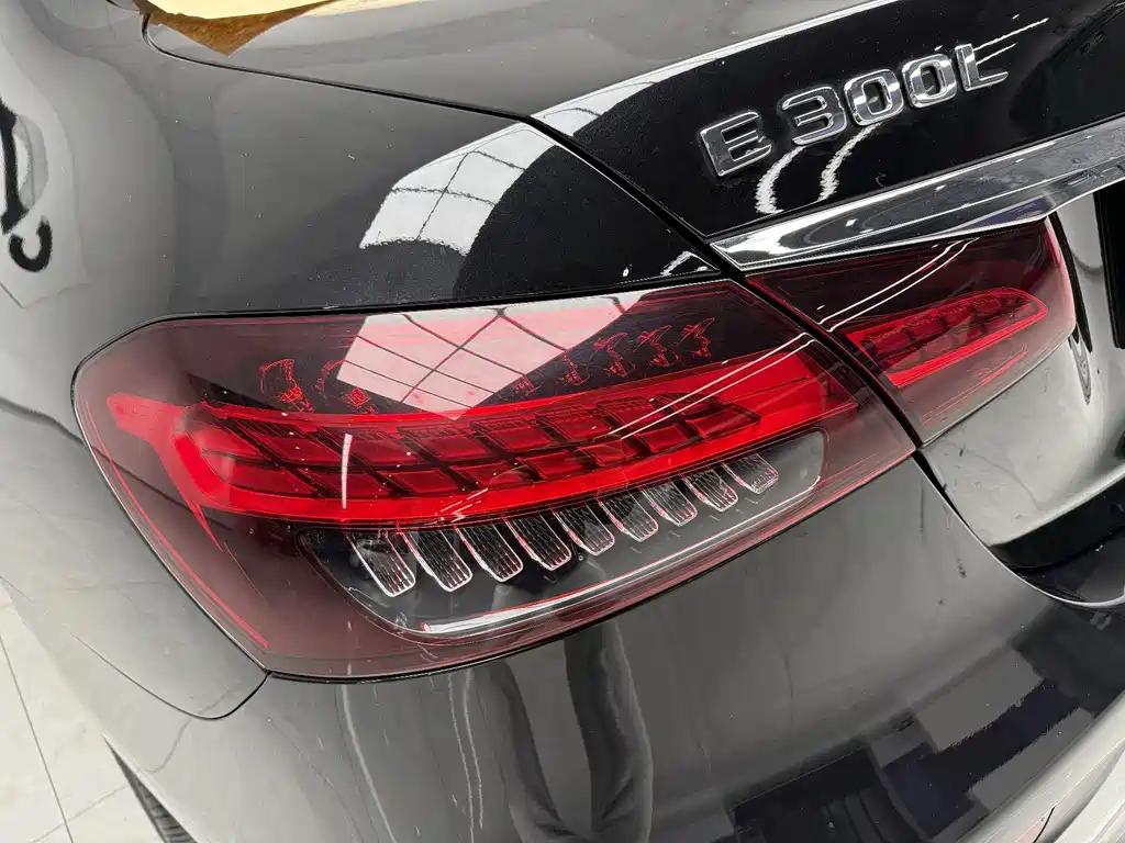 Mercedes-Benz E-Class 2023 — фото 12