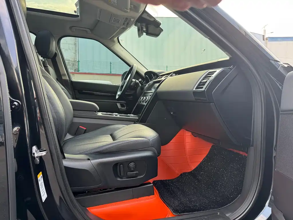 Land Rover Discovery 2019 — фото 12