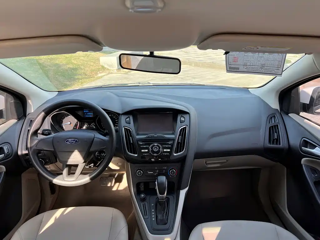Ford Focus 2016 — фото 13