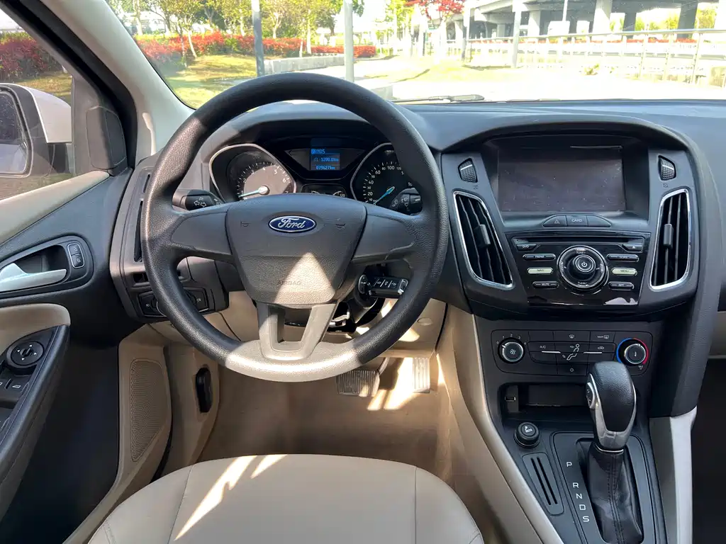 Ford Focus 2016 — фото 15