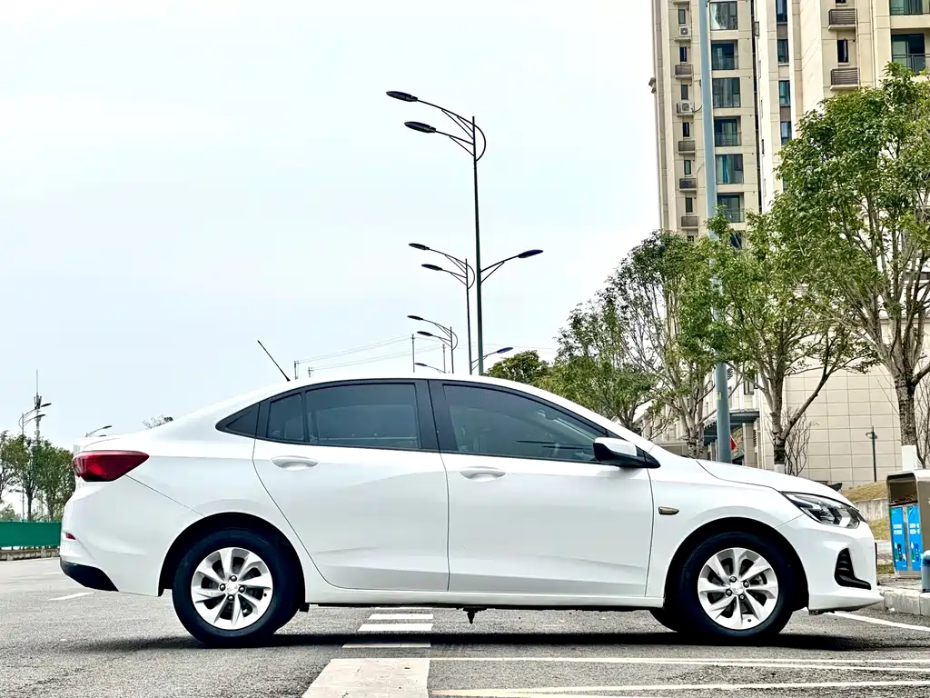 Chevrolet Cavalier 2021 — фото 10