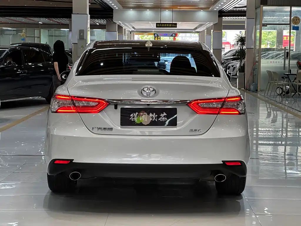 Toyota Camry 2020 — фото 16