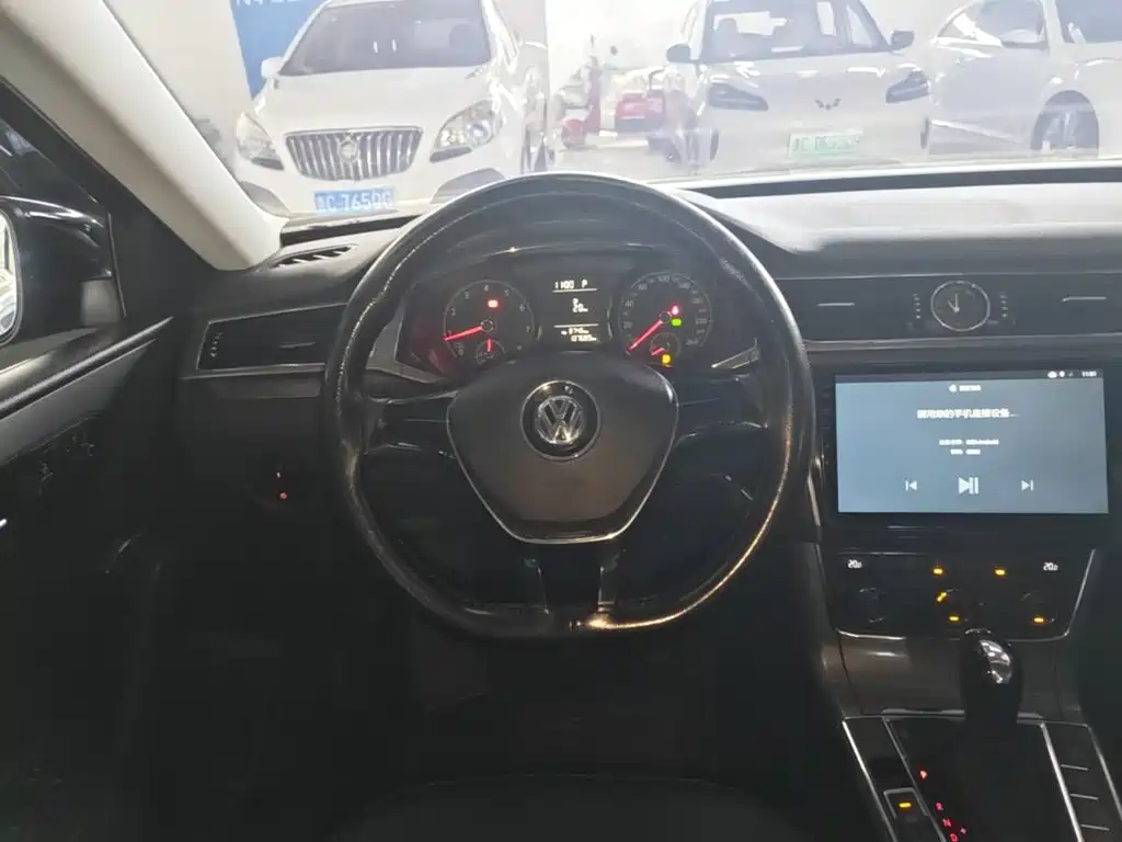 Volkswagen Passat 2017 — фото 11
