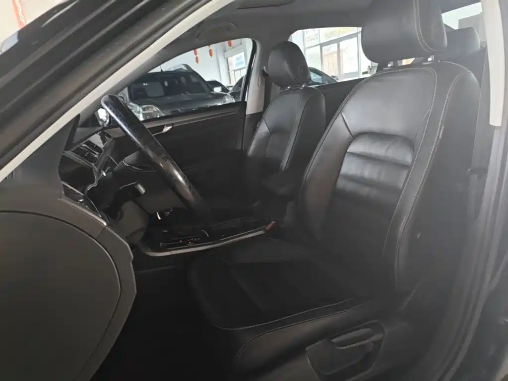 Volkswagen Passat 2017 — фото 15