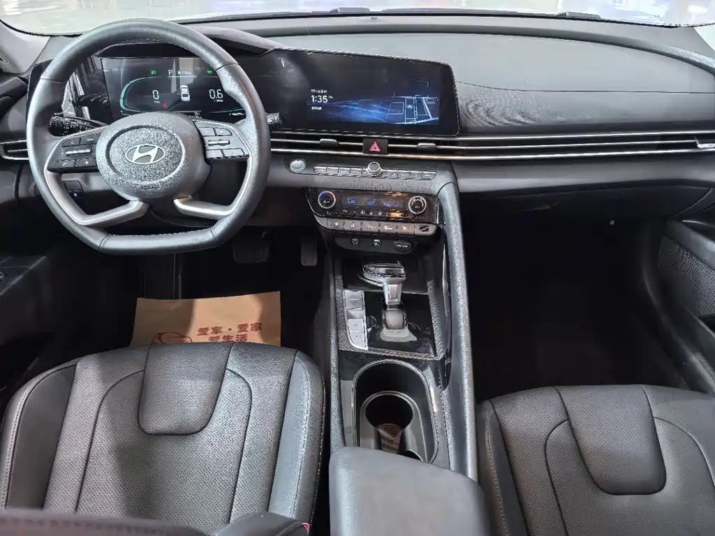 Hyundai Elantra 2023