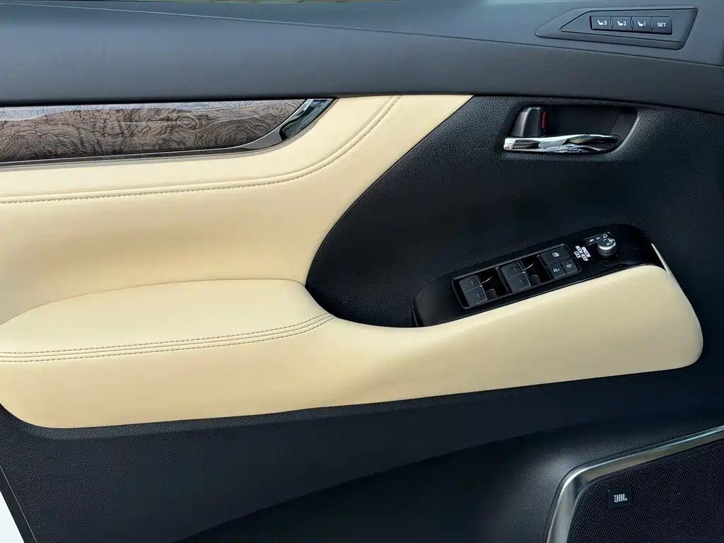 Toyota Vellfire 2022 — фото 16