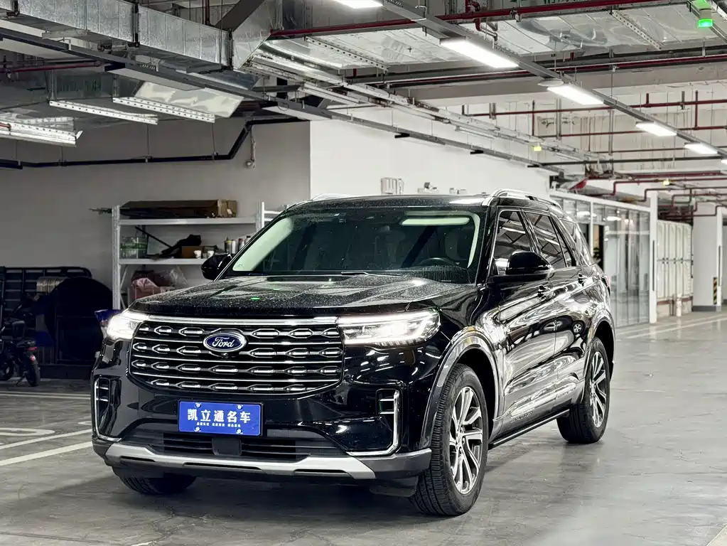 Ford Explorer 2023 — фото 1