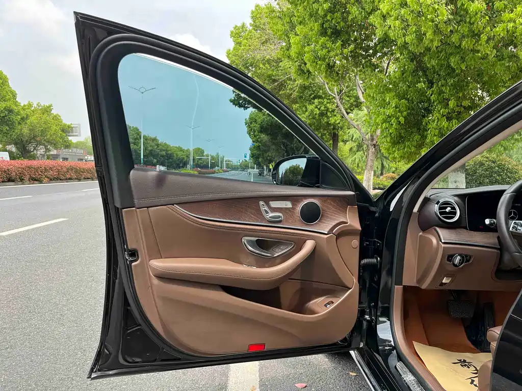 Mercedes-Benz E-Class 2021 — фото 12