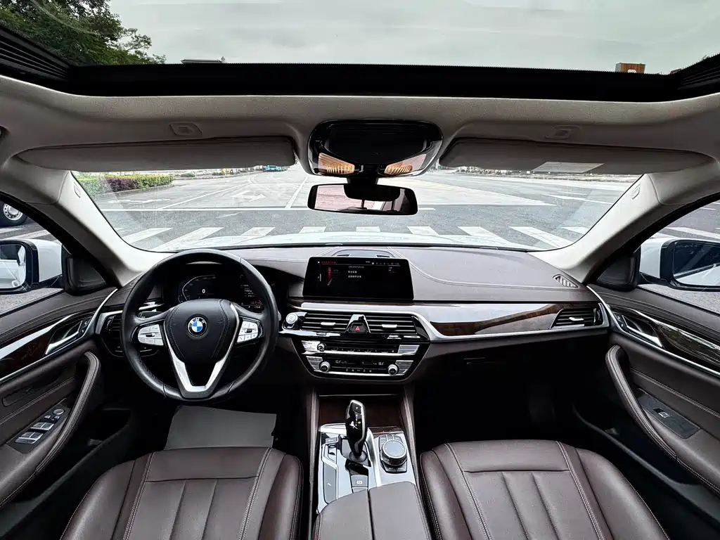 BMW 5 Series 2020 — фото 9