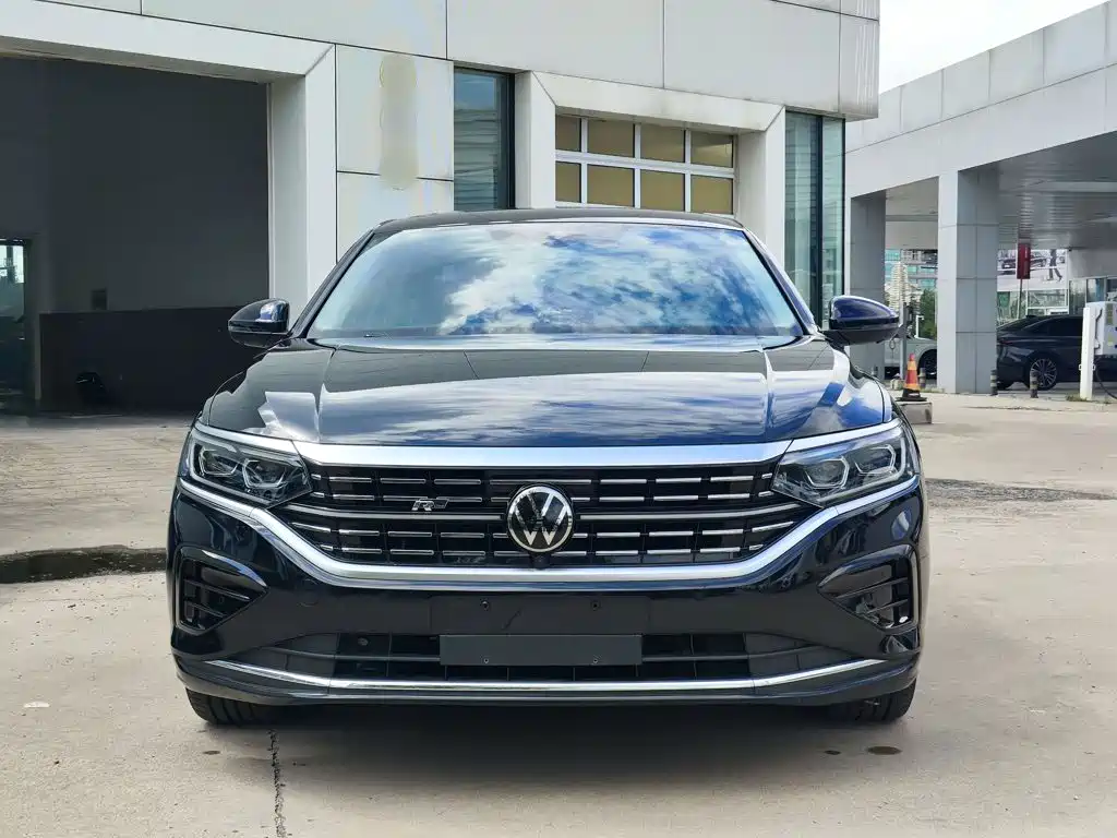 Volkswagen Passat 2023 — фото 3