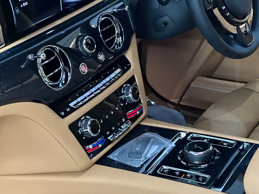 Rolls-Royce Ghost 2025 — фото 13