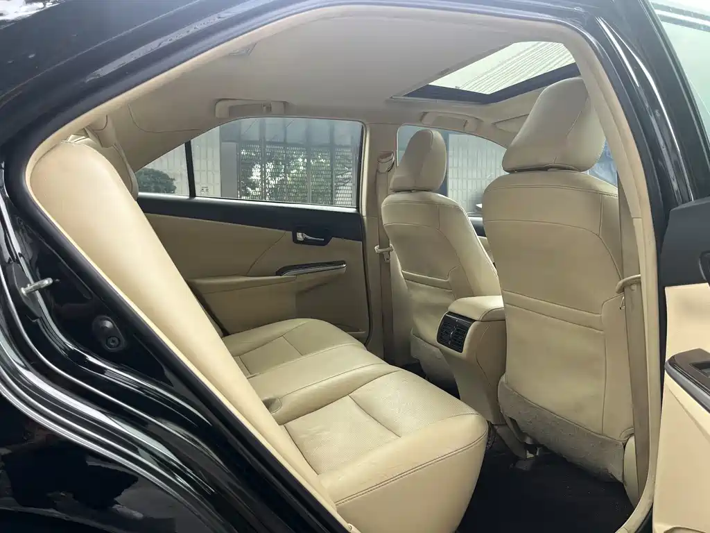Toyota Camry 2015 — фото 18