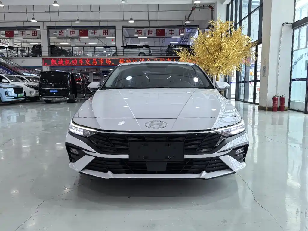 Hyundai Elantra 2023