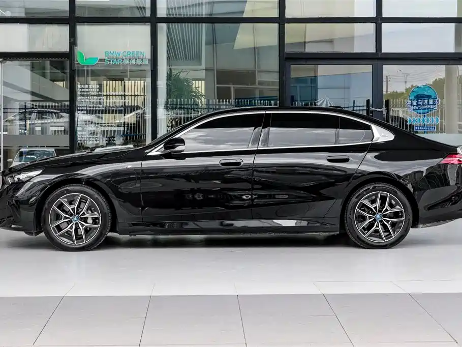 BMW i5 2025 — фото 3