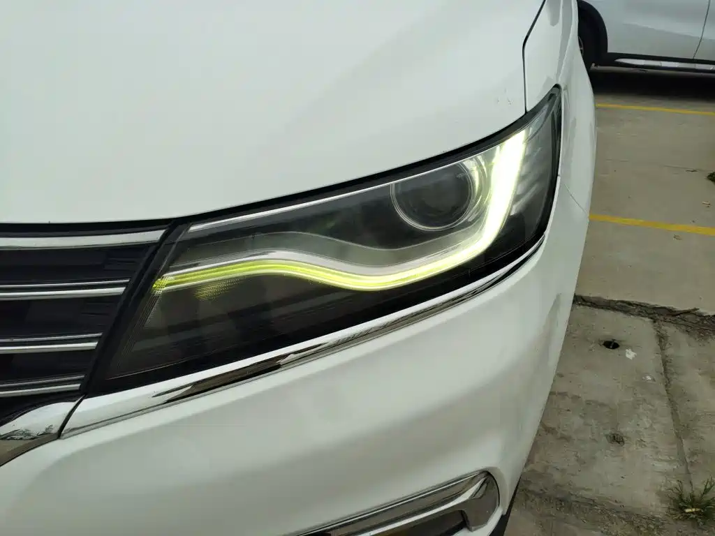 Roewe RX5 2018 — фото 15