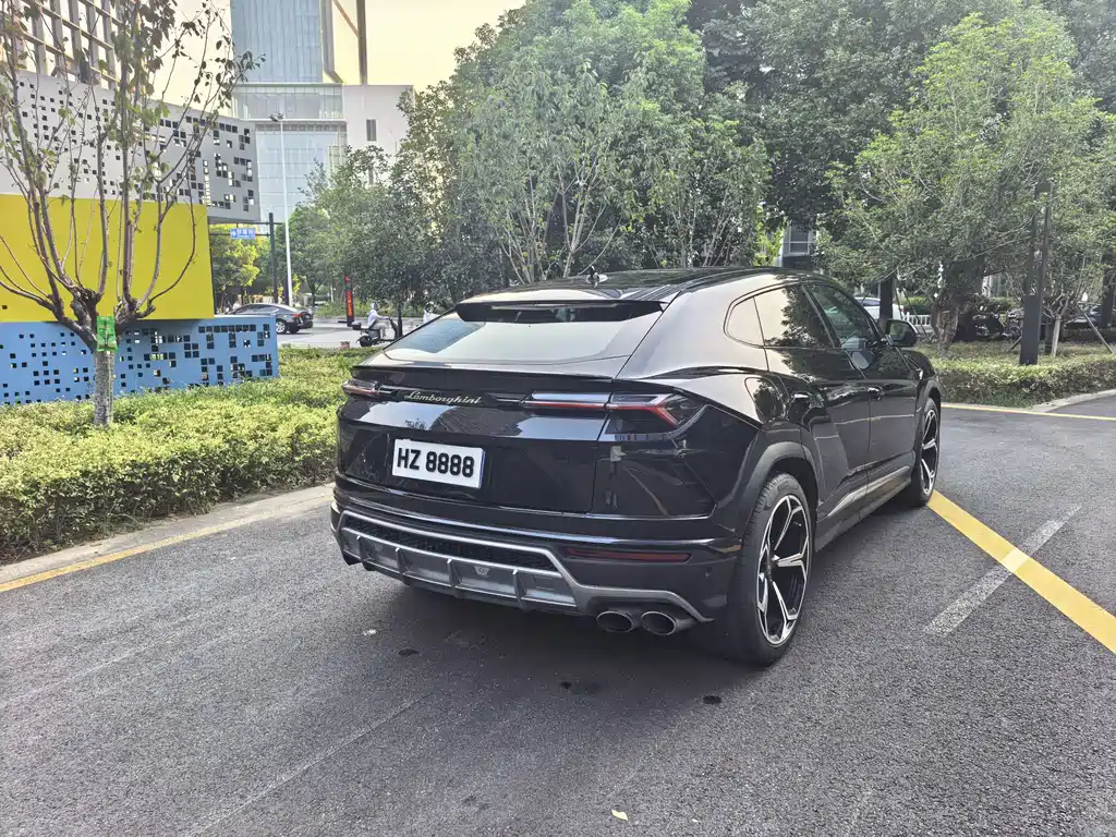 Lamborghini Urus 2019 — фото 21