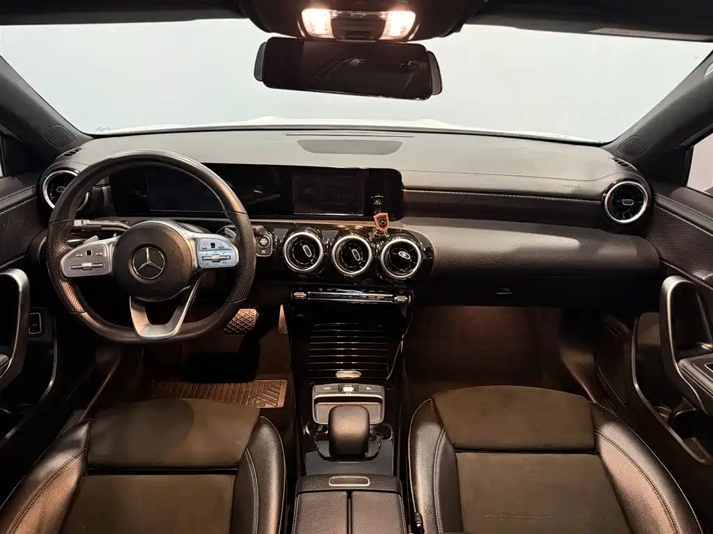 Mercedes-Benz A-Class 2019 — фото 7