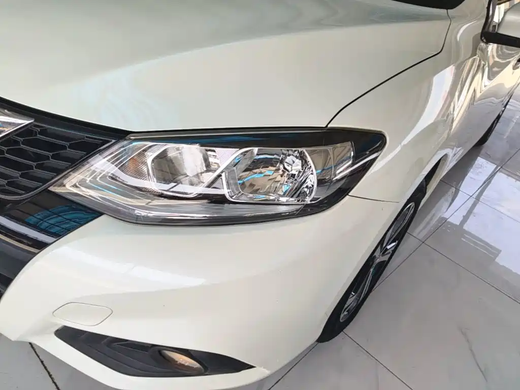 Nissan Tiida 2019 — фото 24