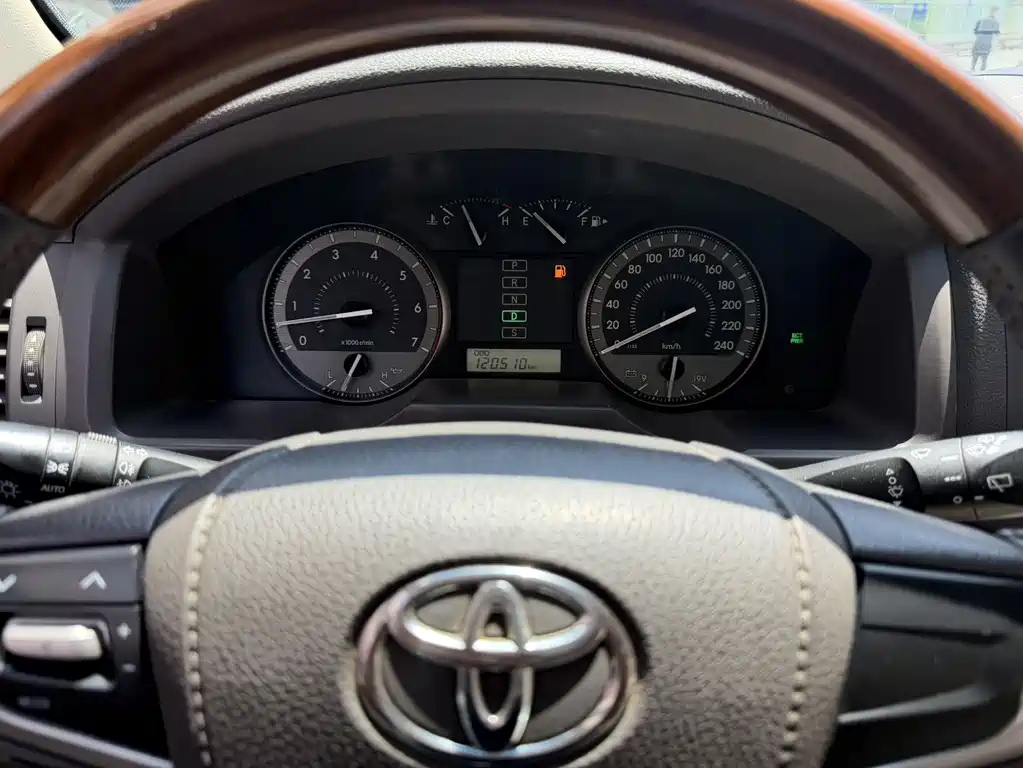 Toyota Land Cruiser 2018 — фото 15