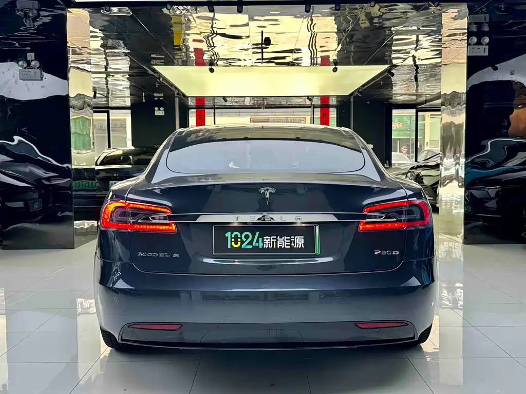 Tesla Model S 2016 — фото 11