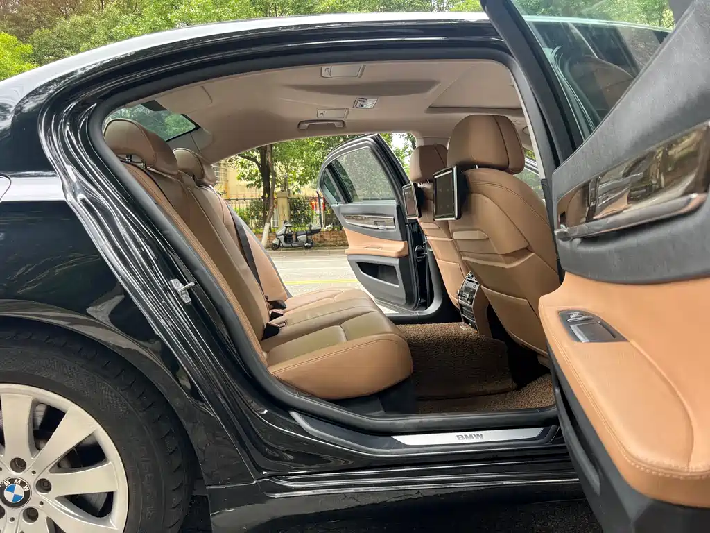 BMW 7 Series 2013 — фото 19
