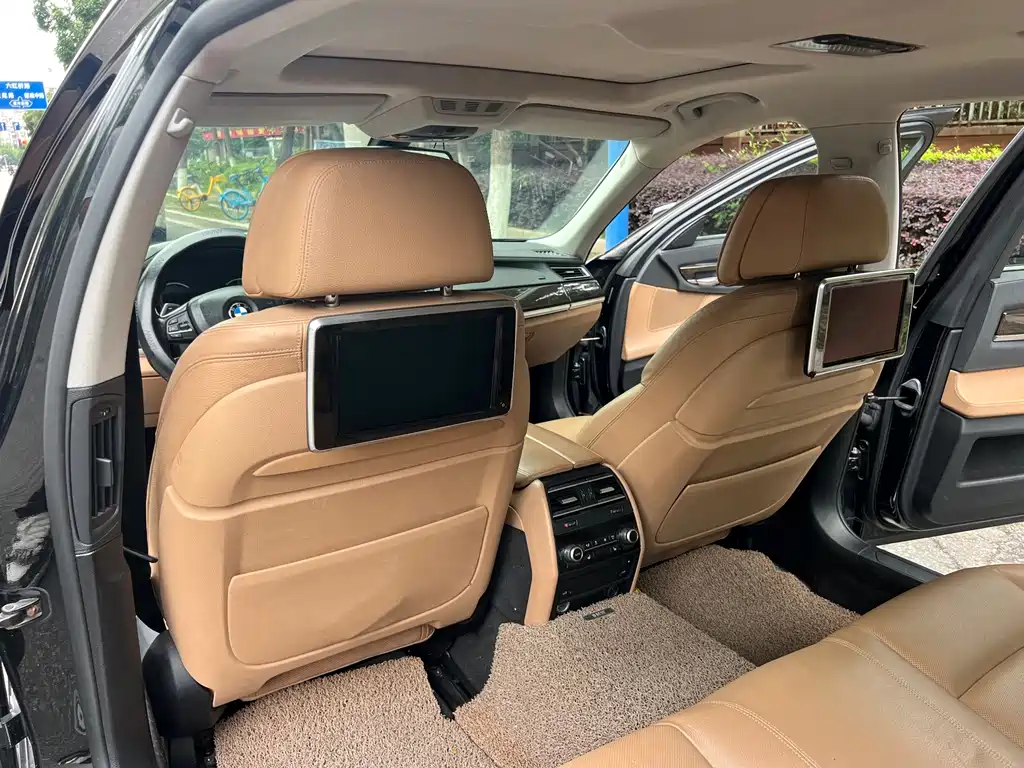 BMW 7 Series 2013 — фото 24
