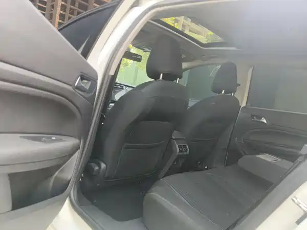 Peugeot 408 2016