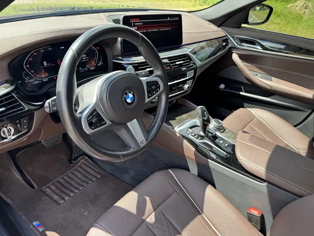 BMW 5 Series 2023 — фото 15