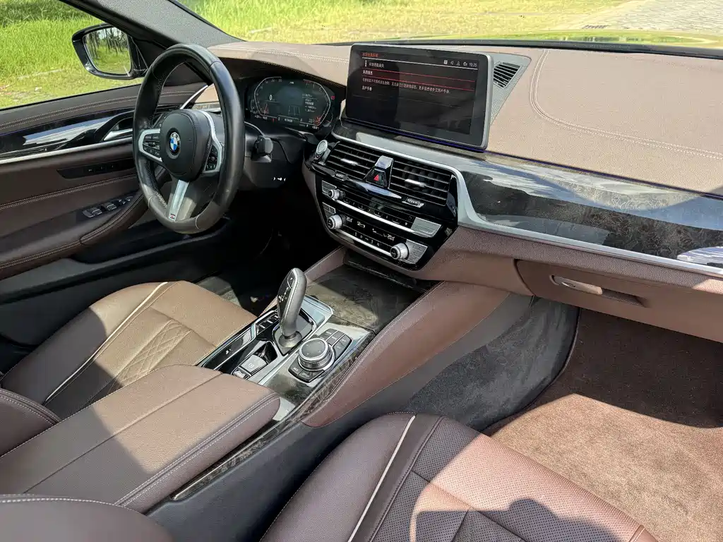 BMW 5 Series 2023 — фото 12