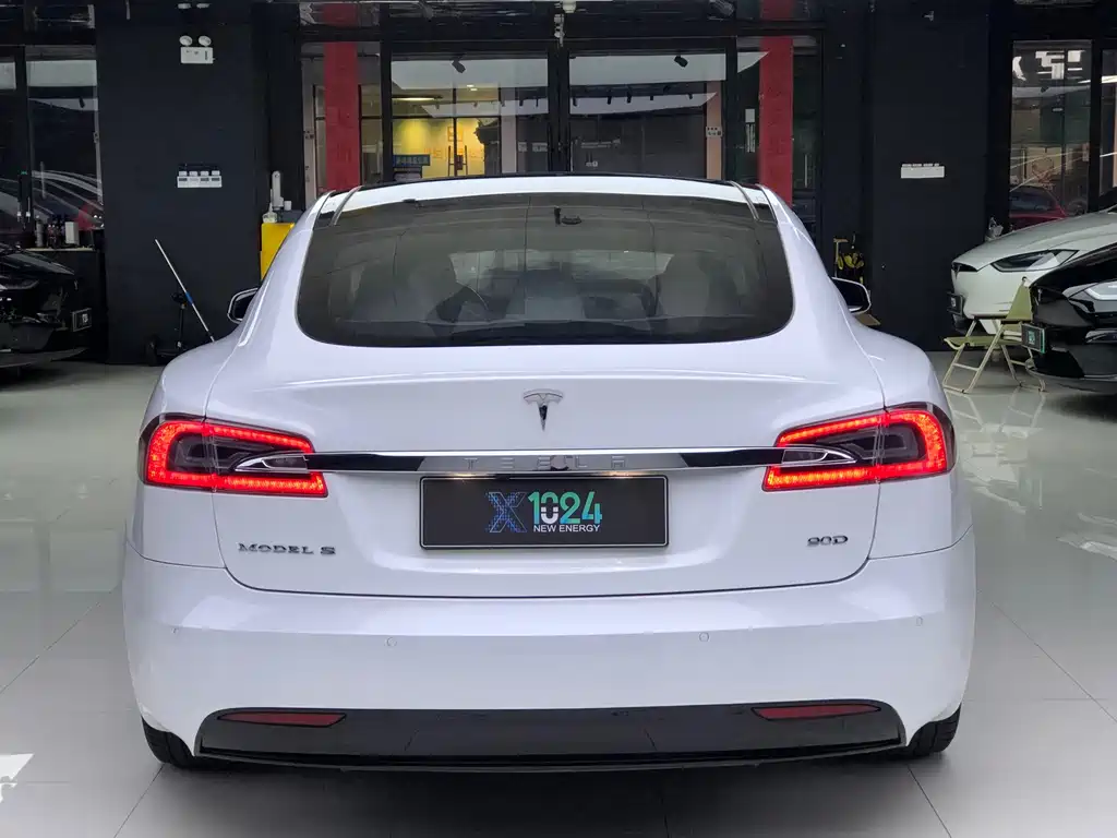 Tesla Model S 2016 — фото 5