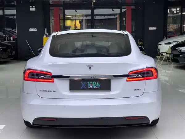 Tesla Model S 2016